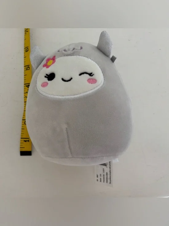 Squishmallows Riah the Yeti 5” Plush - Picture 3 of 7